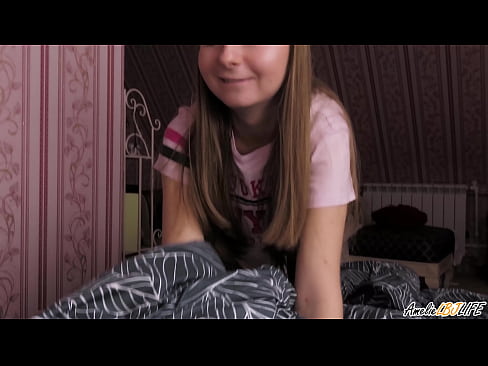 ❤️ Blondie BFF-ya xwe bi kûr dimije û di devê xwe de diqelişe ☑ Porno li me ❌️